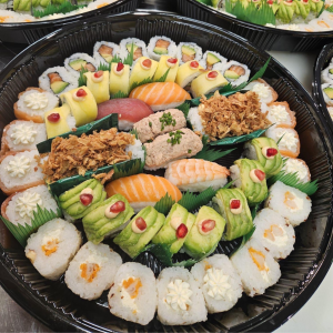 Plateau de sushis créatifs